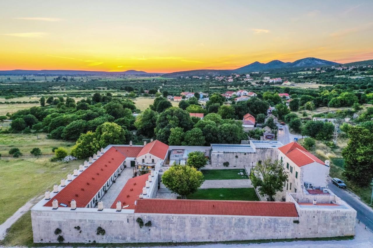 Heritage Hotel Maskovica Han Pakoštane エクステリア 写真